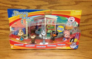 2012 The Looney Tunes Show Action Figure Set With Exclusive Bugs Bunny Porky Pig