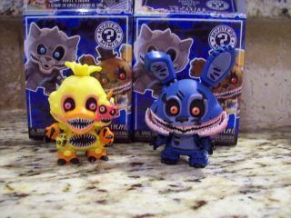Twisted Chica,  Bonnie - FNAF Series 3 Twisted Ones Funko Mystery Mini Figure 2