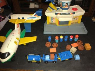 Vintage 1980 Fisher Price Little People Airport Terminal Playset 933 Extra Plane