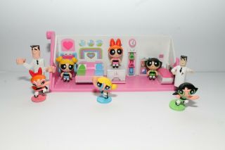Powerpuff Girls Flip To Action Playset With Power Puff Figures And Cake Toppers