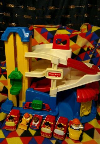 1995/fisher Price/little People Parking Garage/fisher Price Gas Station/6 Cars