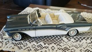 1957 Buick Roadmaster Convertible Blue 1/18 Diecast By Motormax