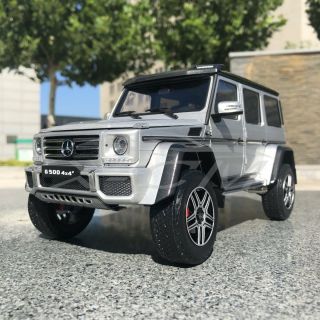 Car Model Almost Real Mercedes - Benz G - Class 4x4 (silver) 1:18,  Small Gift