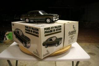 1/18 Classic Carlectables 1971 Ford Xy Falcon Phase Iii 3 Sedan Gtho Monza Green