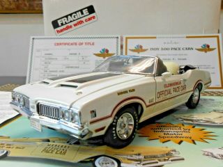 Danbury 1:24 1970 Oldsmobile 442 Convertible White Indy 500 Pace Car