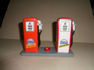 Ertl Oscars Gas Stations Gas Pumps,  1/18,  Red,
