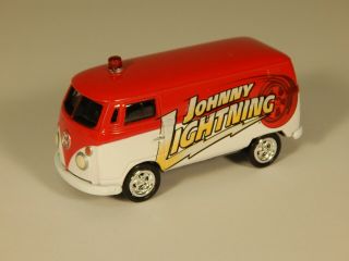 Johnny Lightning Truckin America Volkswagen 1965 Red White Vw Bus Delivery Van
