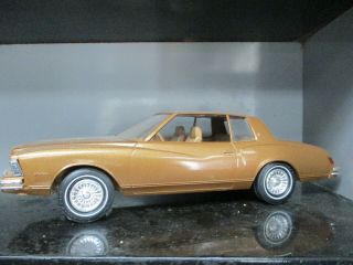 Chevy Monti Carlo 1979 1/24scale Classic Model Car Diarama
