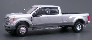 Greenlight 2019 Ford F350 Lariat 4x4 Dually Crew Cab Pick Up Truck