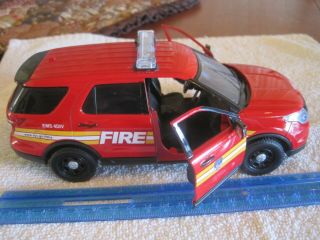 Motor max,  1/24,  metal,  Ford Interceptor SUV,  Fire/Police FDNY,  city,  cool item. 2