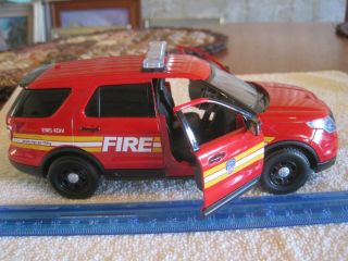 Motor max,  1/24,  metal,  Ford Interceptor SUV,  Fire/Police FDNY,  city,  cool item. 3