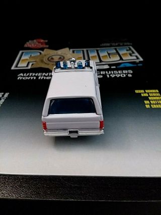RACING CHAMPIONS POLICE USA: CHICAGO (ILL) POLICE DEPT.  ; 80 ' FORD BRONCO 2