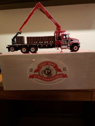 First Gear 10 - 3407 Mack Granite Truck w/ extended bed & material handler 1/34 2