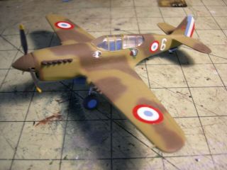 Built 1/72 French Curtiss P.  40
