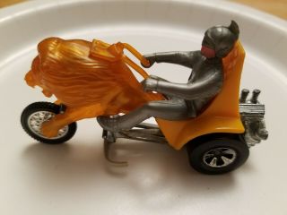 Vintage Hot Wheels RRRumblers Centurion Lion and silver rider yellow motorcycle 2