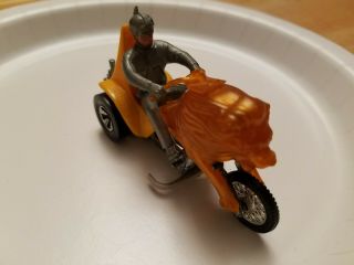 Vintage Hot Wheels RRRumblers Centurion Lion and silver rider yellow motorcycle 3