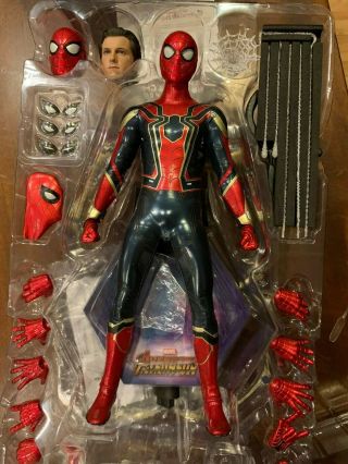 Hot Toys Iron Spider Spider - Man Marvel Avengers Infinity War 1/6 Figure