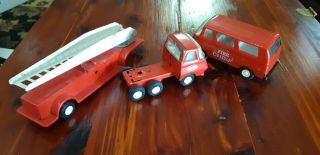 SET VINTAGE TONKA METAL FIRE TRUCK RED AND WHITE WITH LADDER AND FIRE CHIEF VAN 3