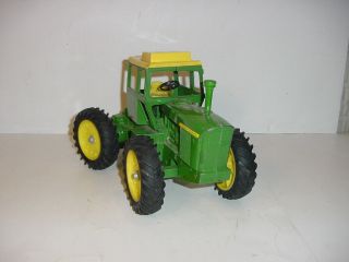 1/16 Vintage John Deere 7520 Tractor by ERTL 2