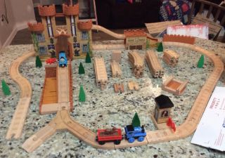 Rare Thomas & Friends Wooden Railway Deluxe King Of The Railway Train Castle