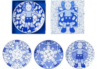 KAWS HOLIDAY Limited Ceramic Plate Set Of 4 USA Seller 100 AUTHENTIC SUPREME 2