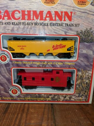 HO Scale Bachmann Chief Train Set with Engine,  3 Cars And Track 2