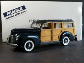 Danbury 1940 Ford Deluxe Station Wagon 1:24 Scale Diecast Woody Wagon Car