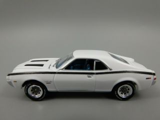 Johnny Lightning Loose Classic Gold Frost White 1968 Amc Javelin Sst 1:64 Scale