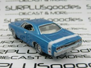 Johnny Lightning 1:64 LOOSE Collectible Blue 1969 DODGE BEE Diorama Car 2