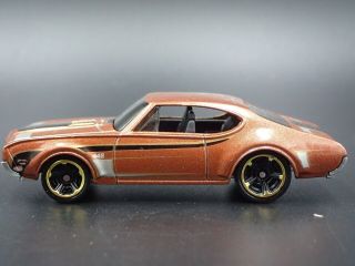 1968 68 Olds Oldsmobile 442 Rare 1/64 Scale Limited Diorama Diecast Model Car