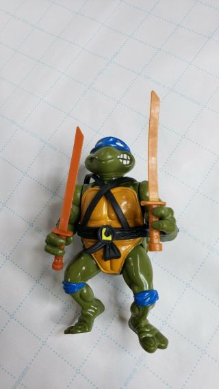 1988 Tmnt Teenage Mutant Ninja Turtles Leonardo With Weapons Katanas Swords