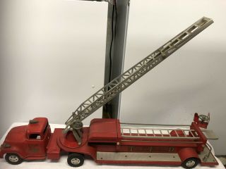 Vintage Tonka Aerial Ladder Hydraulic T.  F.  D.  Fire Engine Truck No.  5