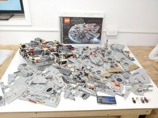 Lego Star Wars Ucs Millenium Falcon 75192 W/ 8 Minifigures Han Solo Leia Chew