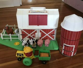 Vintage Fisher Price 2555 Little People Farm,  Silo And Accessories 1990