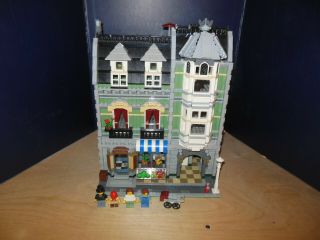 2008 Lego Creator 10185 Green Grocer 100 Complete