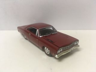 1968 68 Plymouth Road Runner 383 Collectible 1/64 Scale Diecast