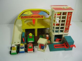 Vintage Fisher Price Parking Ramp Service Center 930 With Accessories