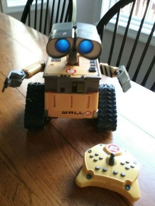 Wall - E Action Figure 9 " Disney/pixar Thinkway Toys & Remote