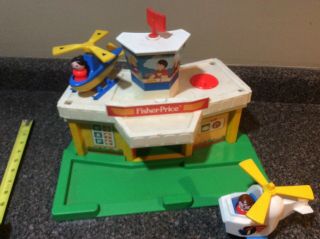 Vintage Fisher Price Little People Airport Terminal/helicopter Pad - 1980 933