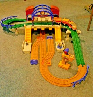 Fisher - Price Geotrax Rail & Road Grand Central Station Remote Train Complete