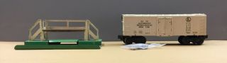 Lionel 3472 Operating Milk Car With Platform And Cans