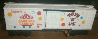Lionel Freight Car Toys " R " Us Carnival Carrier With Pop Up Giraffe