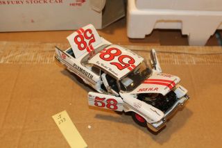 J233 Danbury 1958 Plymouth Fury Stock Car 1:24 White With Red