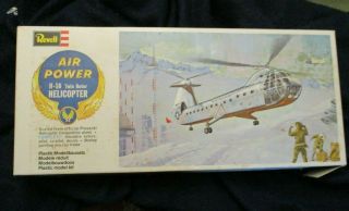 Revell Air Power H - 16a Twin Rotor Helicopter Pilot Copilot Movable Rotors 1/96