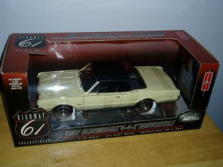 Highway 61 1967 Oldsmobile 4 - 4 - 2 Convertible 1:18 Scale 50113 Model