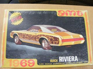 Amt 1/25 Scale 1969 Buick Riviera
