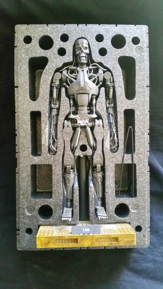 Hot Toys Terminator Salvation T700 Endoskeleton 1/6th Scale