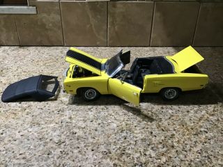 Gmp 1970 Plymouth Road Runner Convertible Yellow 1:18th Scale Die Cast