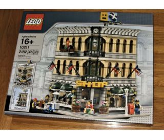 Lego Grand Emporium 10211 Rare Retired Set & Great Xmas Gift