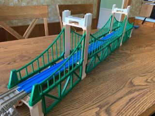 Tomy/trackmaster Thomas & Friends " Green Suspension Bridge " Adaptor Track